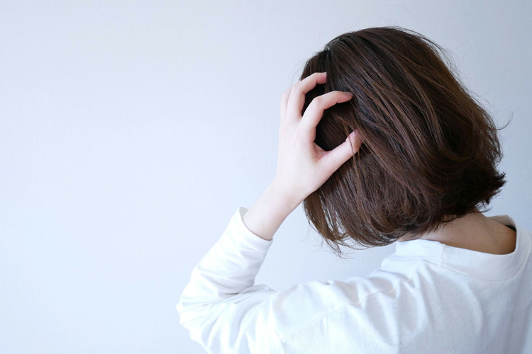 悩みを抱えるイメージ